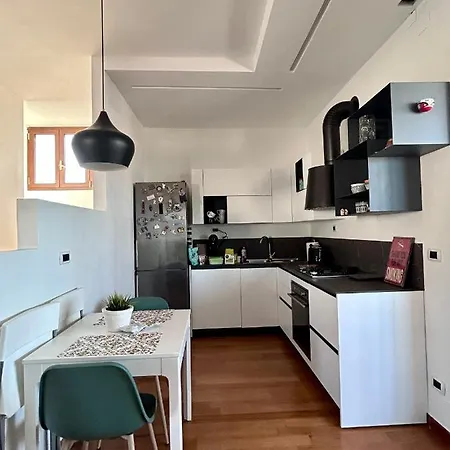 Isola Rovi Apartment *